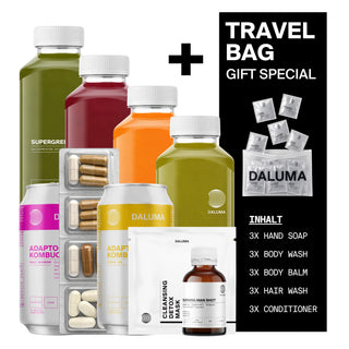 Entdecken Sie das DALUMA BESSERE SAFTKUR PLUS – 3 TAGE: eine sorgfältig zusammengestellte Auswahl an biologisch kaltgepressten Säften, ideal für eine Saftkur, ergänzt durch Kombucha, Nahrungsergänzungsmittel, eine Gesichtsmaske und Reisepackungen in einer speziellen Geschenktasche für unterwegs.