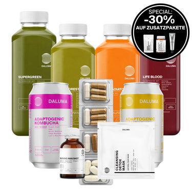 Entdecken Sie die DALUMA BESSERE SAFTKUR PLUS - 3 TAGE, mit bio-kaltgepressten Säften für Ihre Saftkur, jeweils mit einem schwarzen Rundetikett mit der Aufschrift "-30% auf Zusatzpakete".