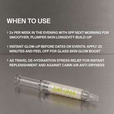 Tragen Sie die DALUMA LONGEVITY SKIN GLOW MASKE 5 PACK – eine Peel-off-Gesichtsmaske mit Retinol – zweimal wöchentlich mit dem Applikator in Spritzenform auf, um sich vor einem besonderen Anlass in Topform zu bringen oder um Ihrer Haut auf Reisen Feuchtigkeit zu spenden und einen Glass Skin Glow zu erzielen.