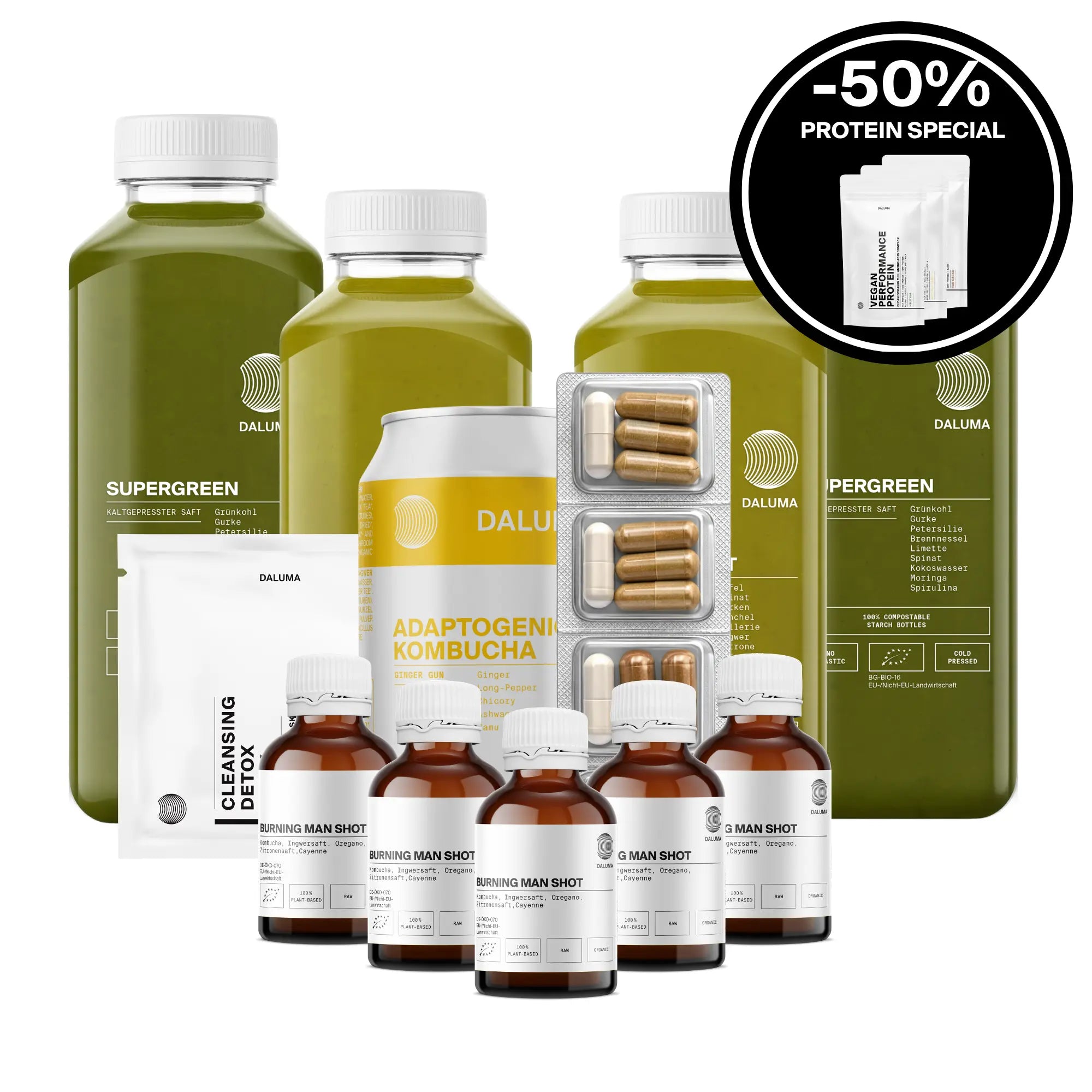 Eine Auswahl an DALUMA-Gesundheitsprodukten, darunter Flaschen mit GREEN JUICE PLUS SAFTKUR 5 TAGE, Nahrungsergänzungsmittel, Kapsel-Blisterpackungen, Proteinpakete, eine Kombucha-Dose und ein rundes Etikett mit der Aufschrift 
