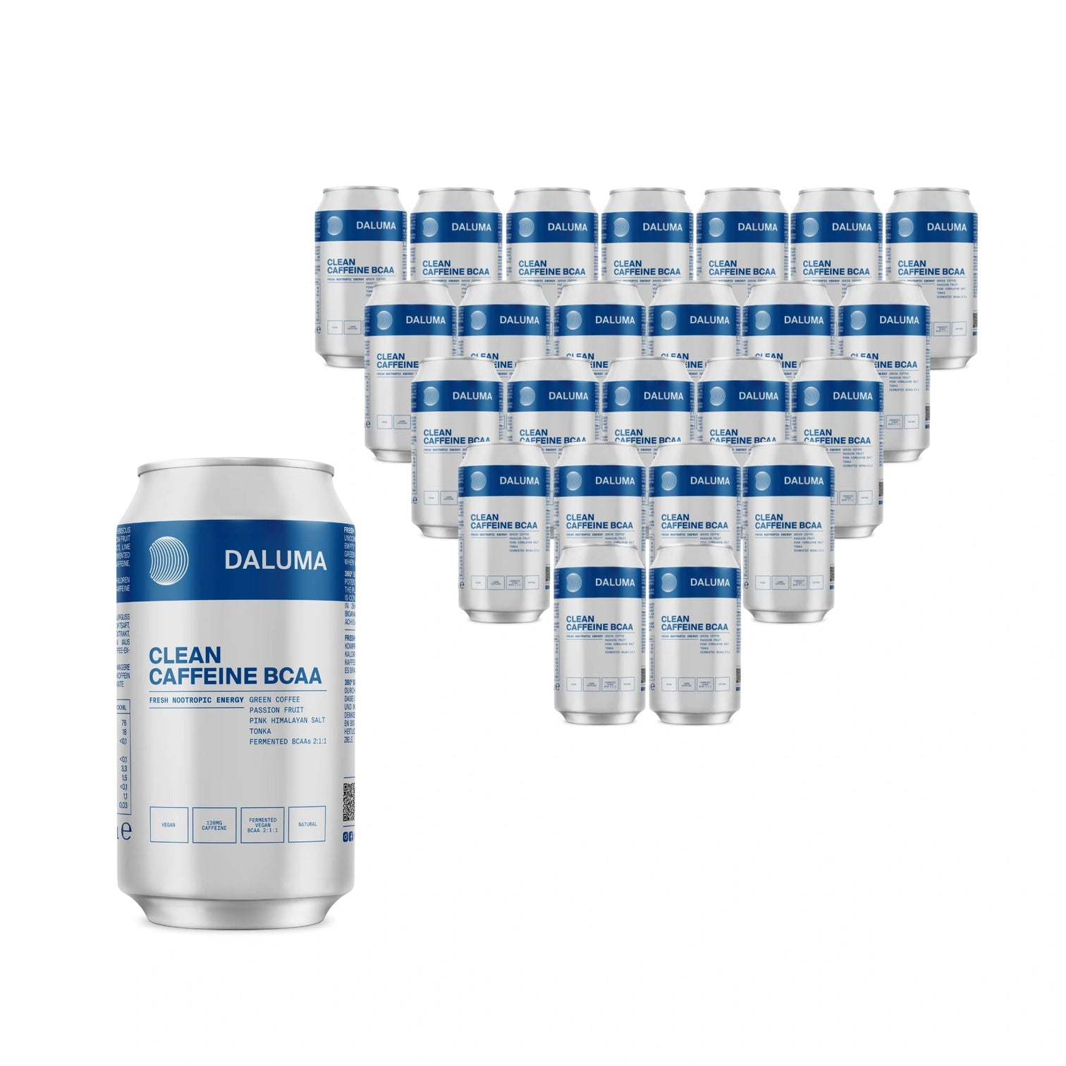 Eine Gruppe von DALUMA CLEAN BCAA ENERGY DRINK 24 PACK Dosen mit blauen und weißen Etiketten, angeordnet in einem Dreieck mit einer Dose im Vordergrund und mehreren im Hintergrund.