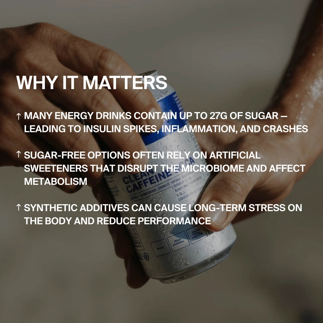 Eine Person hält eine Dose DALUMA CLEAN BCAA ENERGY DRINK mit Kondenswasser. Der Text hebt die Nachteile typischer Energydrinks hervor - hoher Zucker, künstliche Süßstoffe, synthetische Zusatzstoffe - im Gegensatz zu dieser natürlich formulierten, veganen BCAA-Option für saubere Leistung.